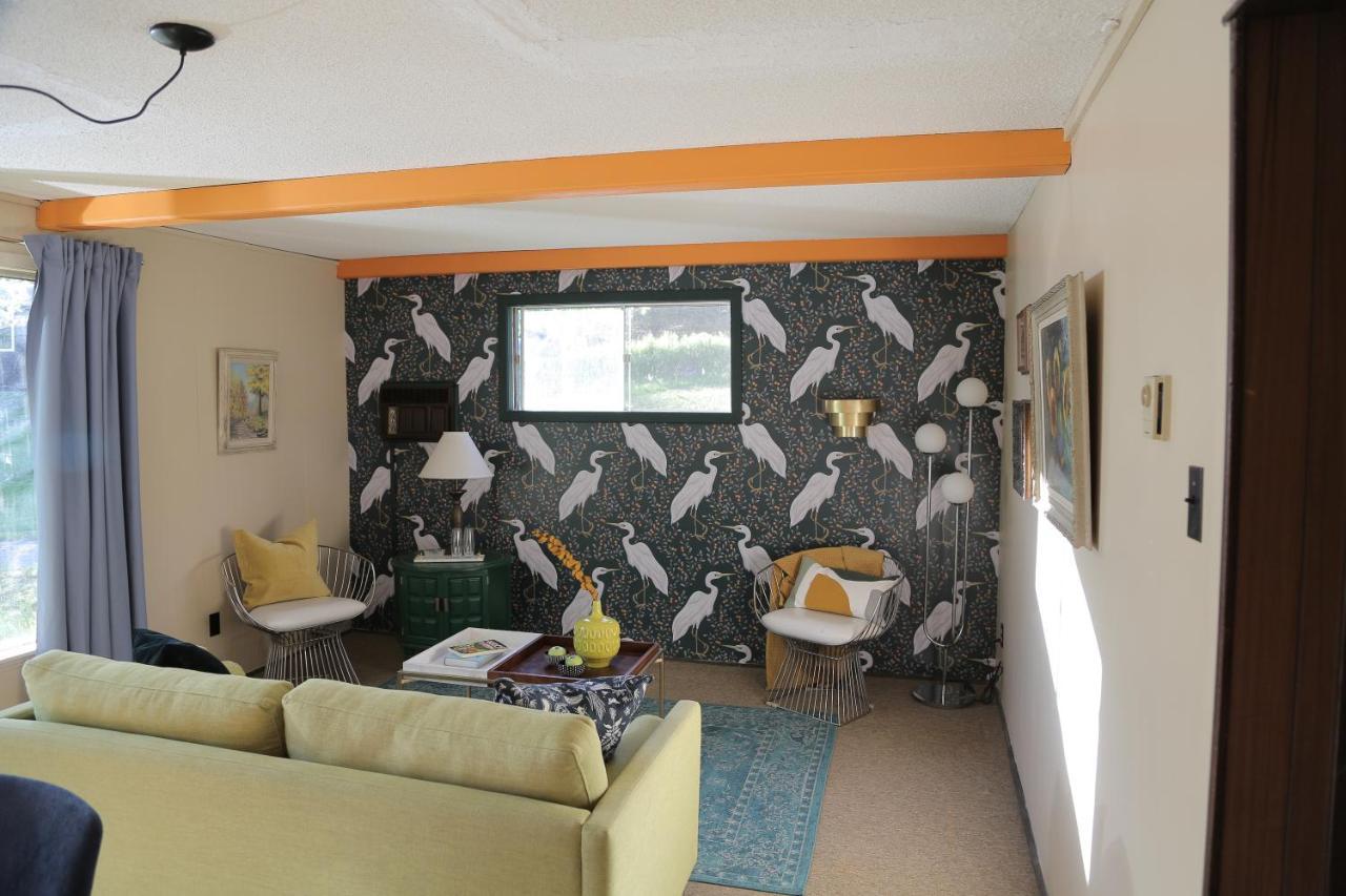 Colonial Bay Motel And Cottages Хънтсвил Екстериор снимка