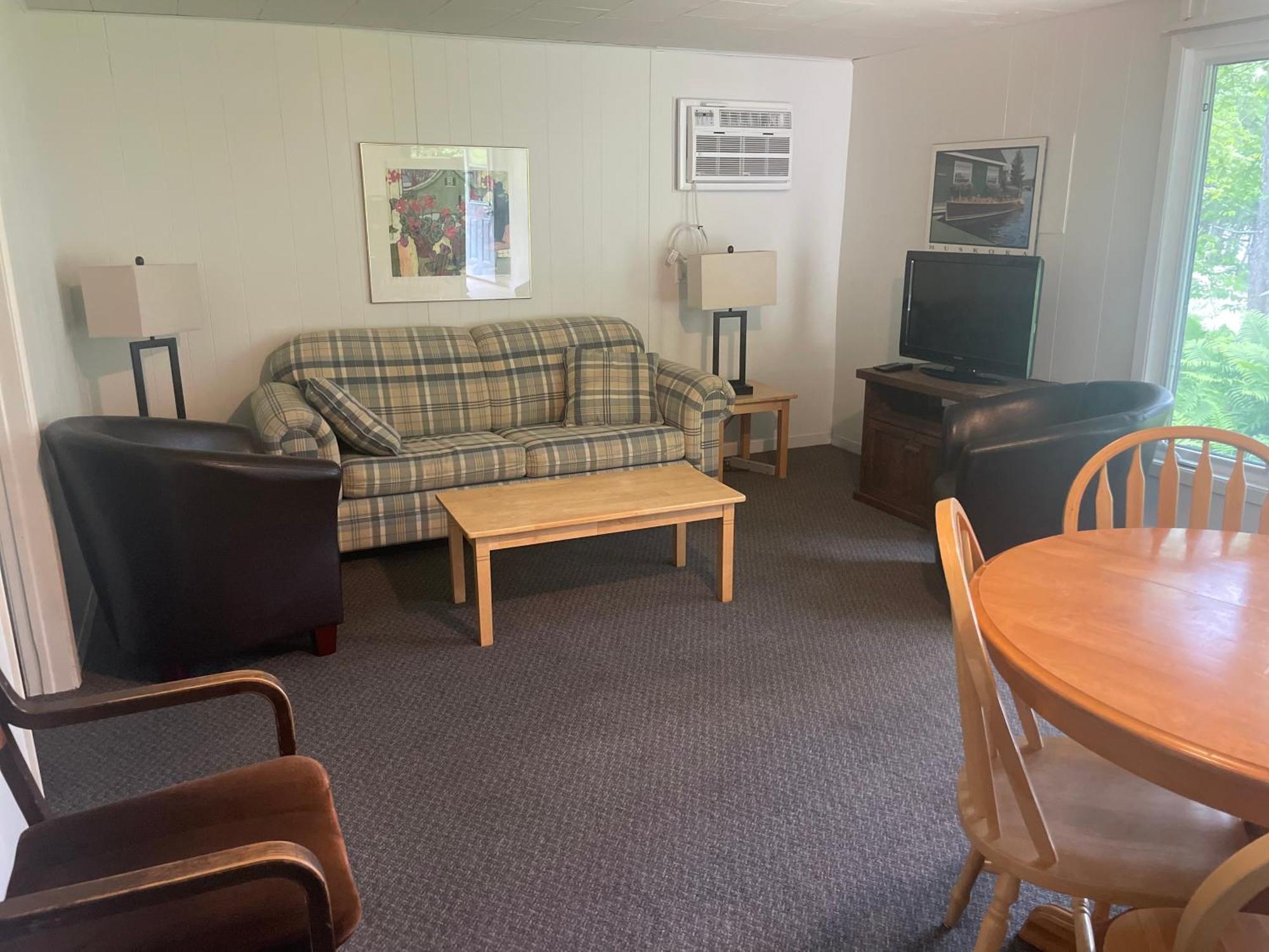 Colonial Bay Motel And Cottages Хънтсвил Екстериор снимка