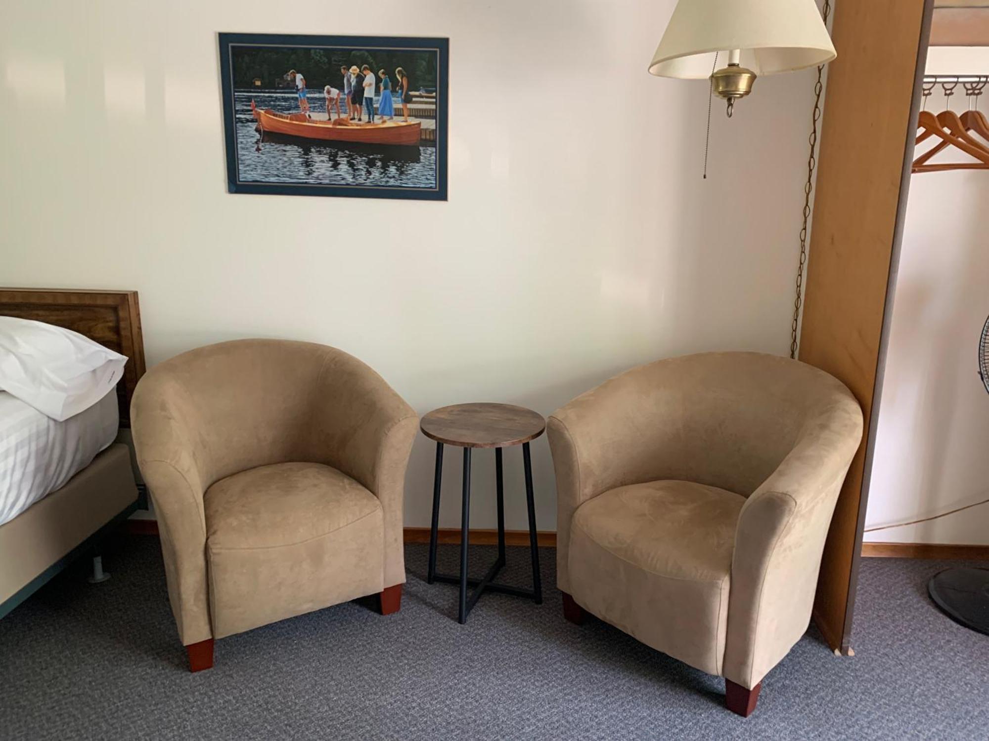 Colonial Bay Motel And Cottages Хънтсвил Екстериор снимка