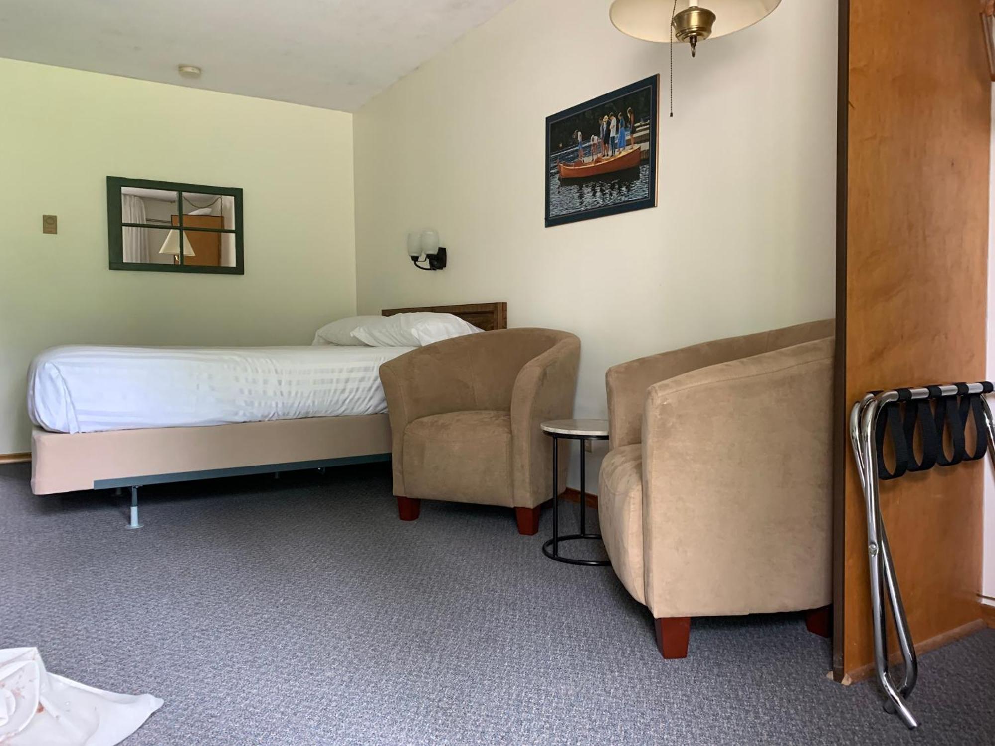 Colonial Bay Motel And Cottages Хънтсвил Екстериор снимка